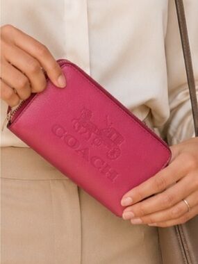 COACH Carriage Pink Leather Zip around wallet